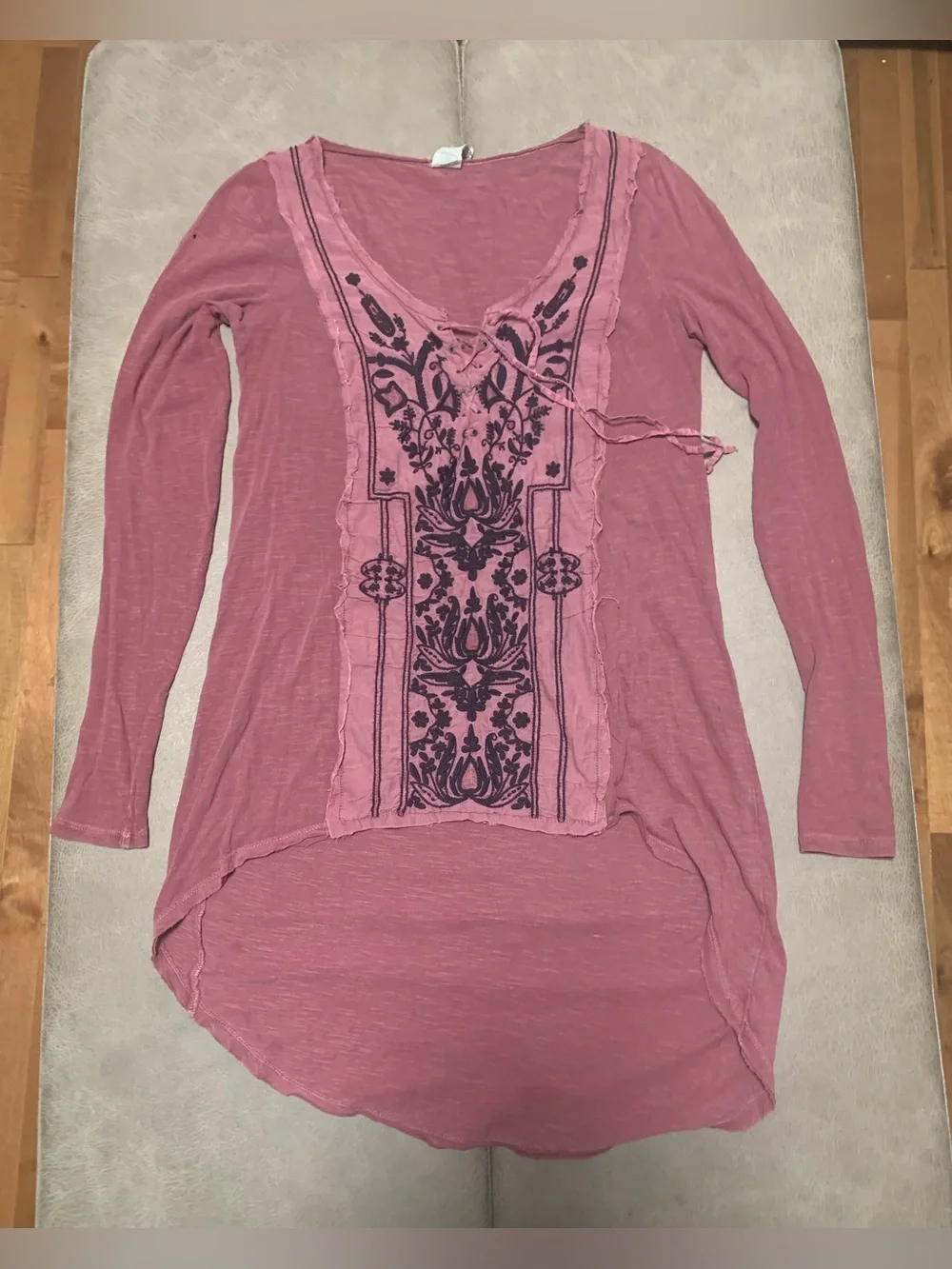 Vintage Free People Mauve Rose Embroidered Distressed Boho Hi Low Top Size XS